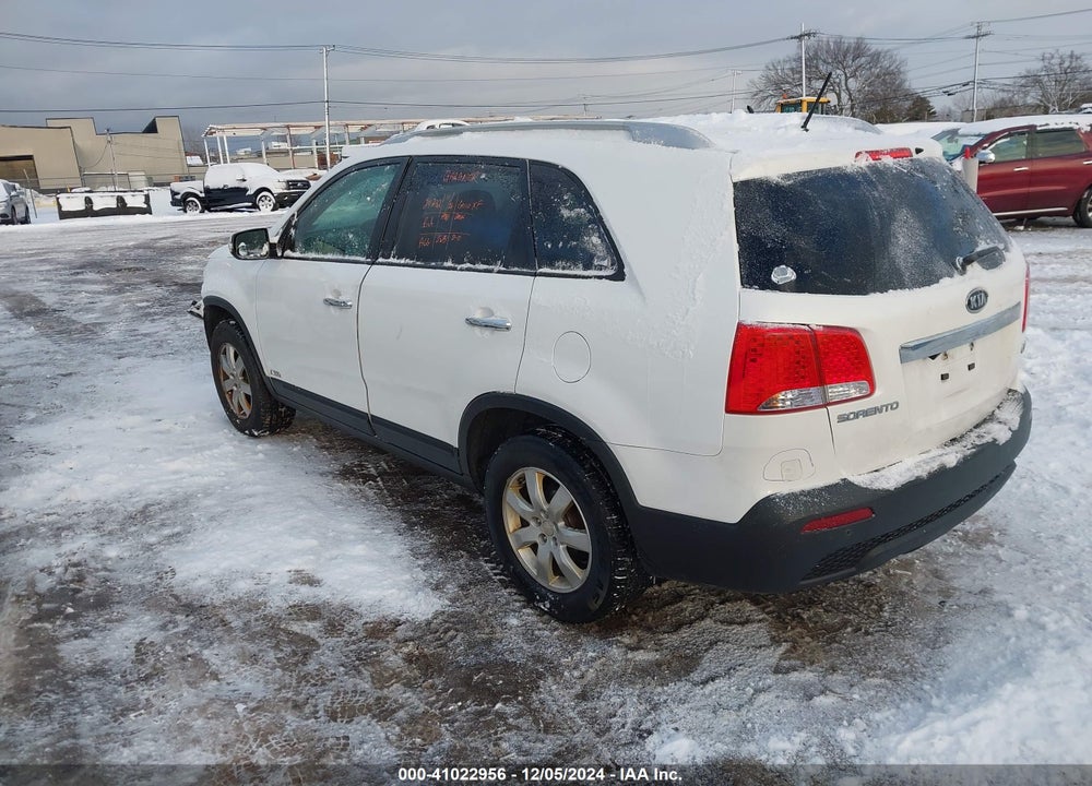 2011 KIA SORENTO LX VIN: 5XYKTDA11BG002917