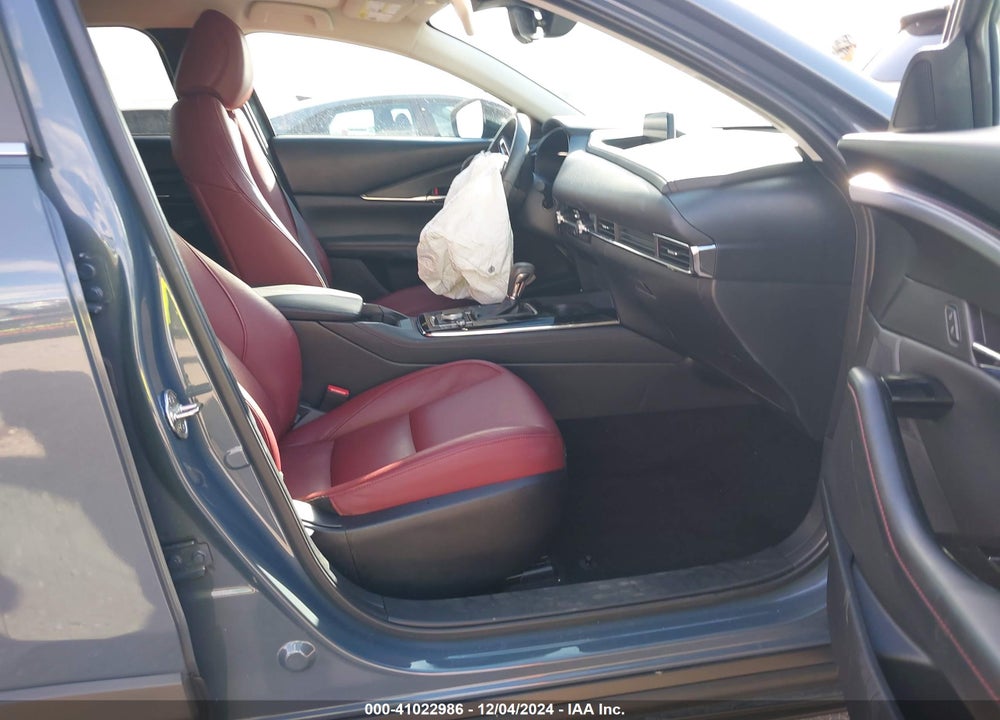 2023 MAZDA CX-30 2.5 S CARBON EDITION VIN: 3MVDMBCMXPM560209