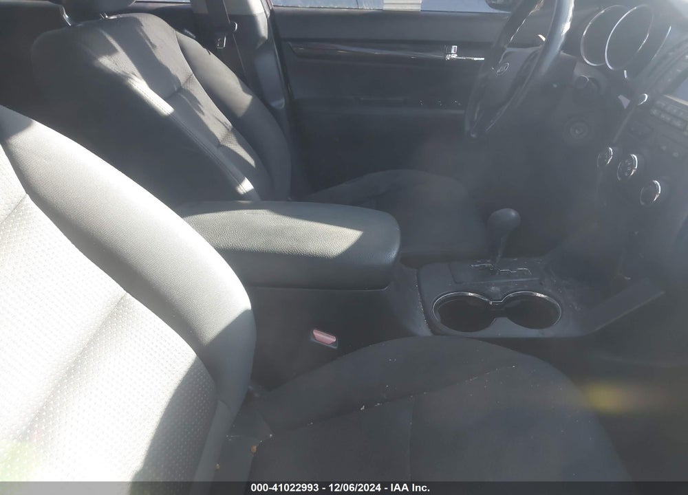 2011 KIA SORENTO LX VIN: 5XYKT3A10BG091888