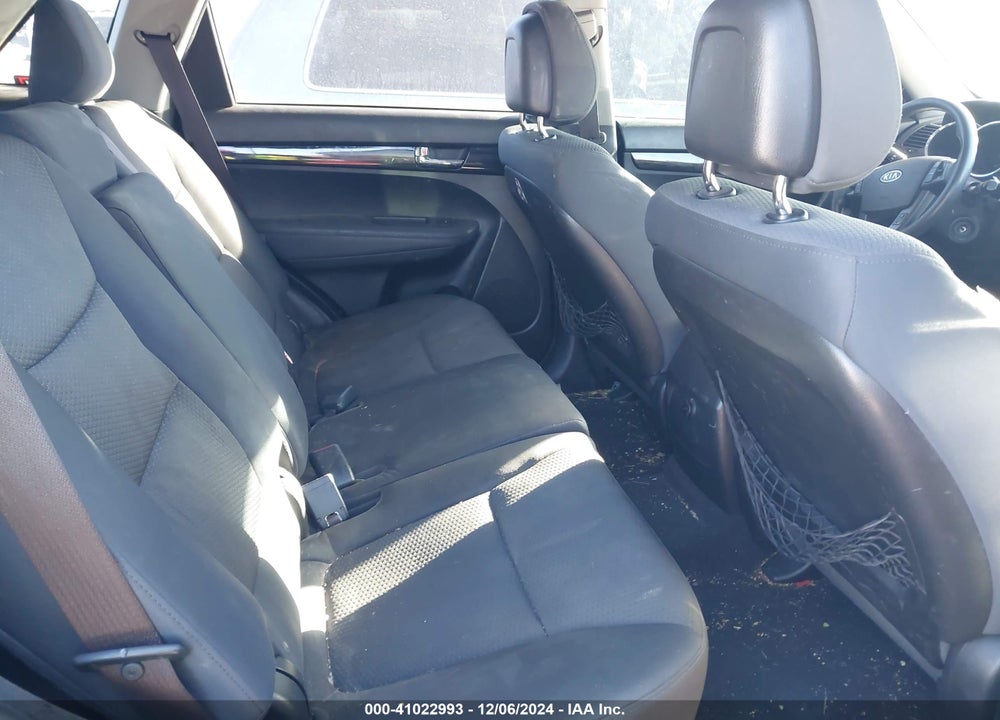 2011 KIA SORENTO LX VIN: 5XYKT3A10BG091888