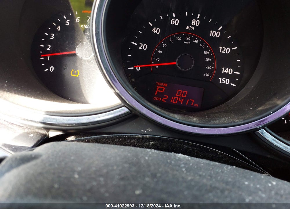2011 KIA SORENTO LX VIN: 5XYKT3A10BG091888