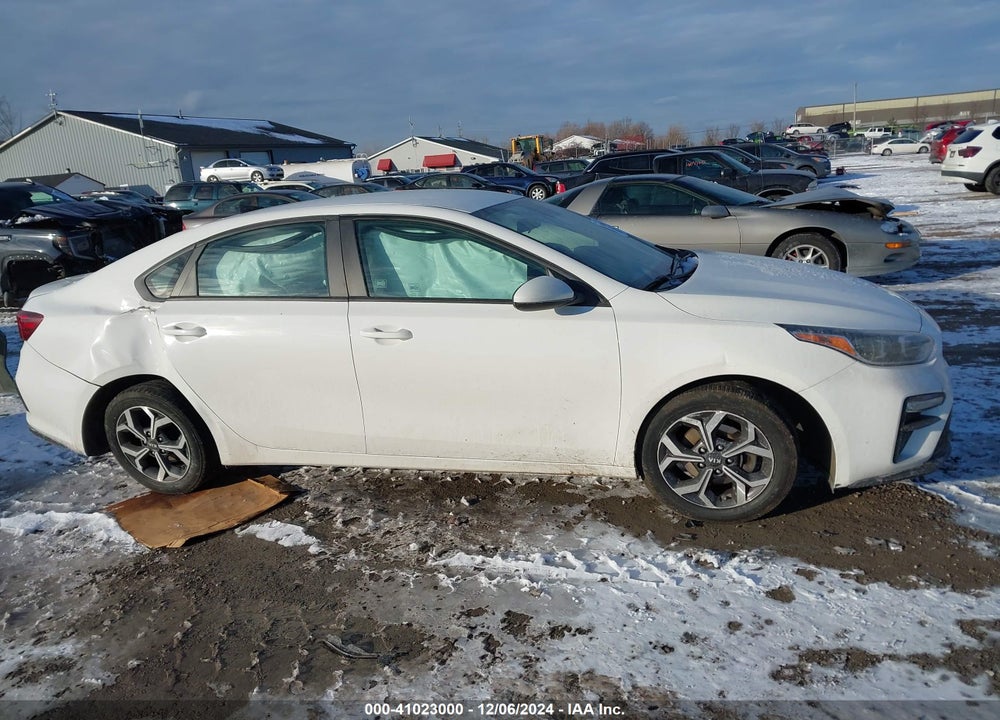 2019 KIA FORTE LXS VIN: 3KPF24AD9KE077232