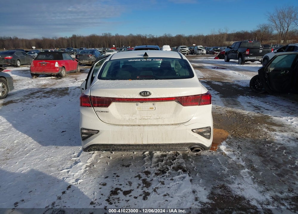 2019 KIA FORTE LXS VIN: 3KPF24AD9KE077232