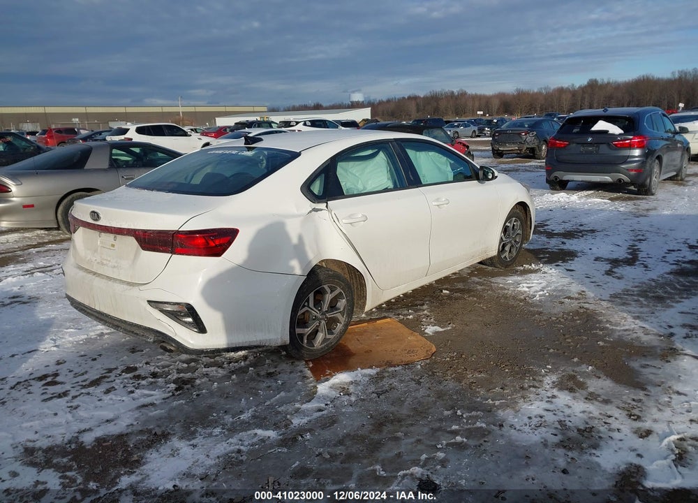 2019 KIA FORTE LXS VIN: 3KPF24AD9KE077232