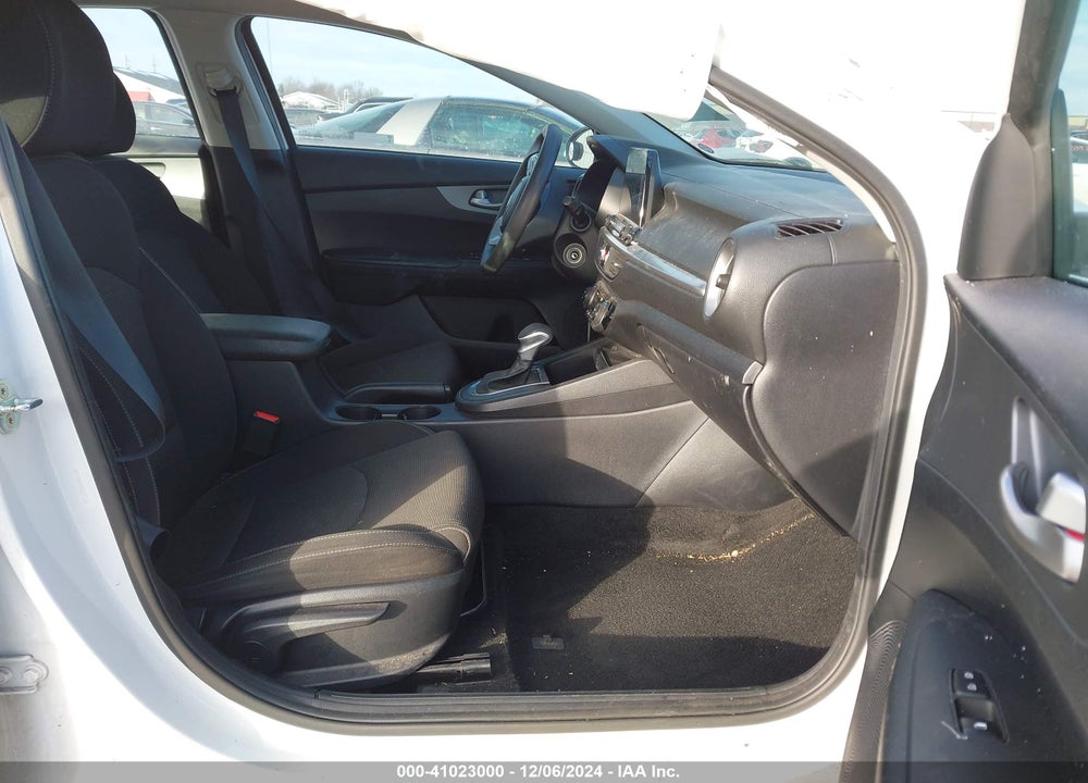 2019 KIA FORTE LXS VIN: 3KPF24AD9KE077232