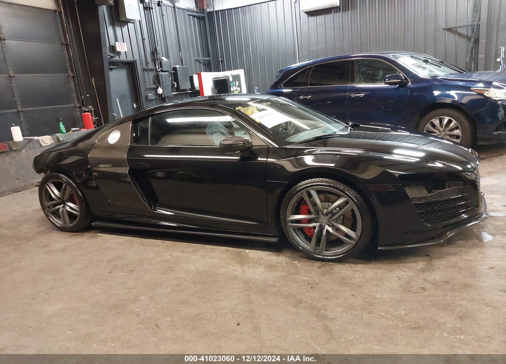 2015 AUDI R8 5.2 VIN: WUAENAFG5F7001505