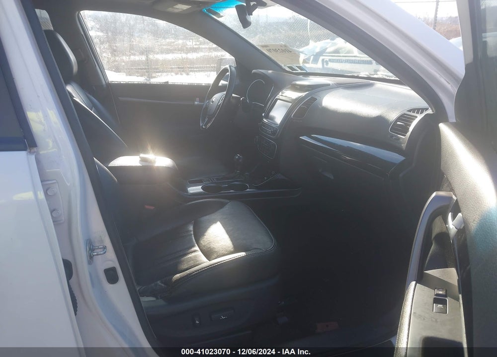 2015 KIA SORENTO EX V6 VIN: 5XYKUDA77FG640063