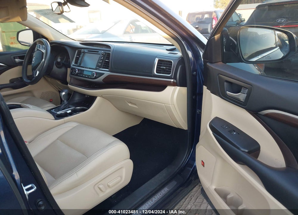2016 TOYOTA HIGHLANDER LIMITED PLATINUM V6 VIN: 5TDDKRFH8GS275569
