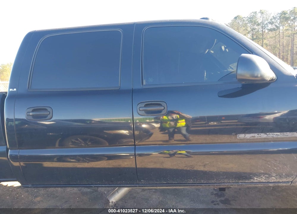 2005 GMC SIERRA 2500HD SLE VIN: 1GTHK23U05F813902