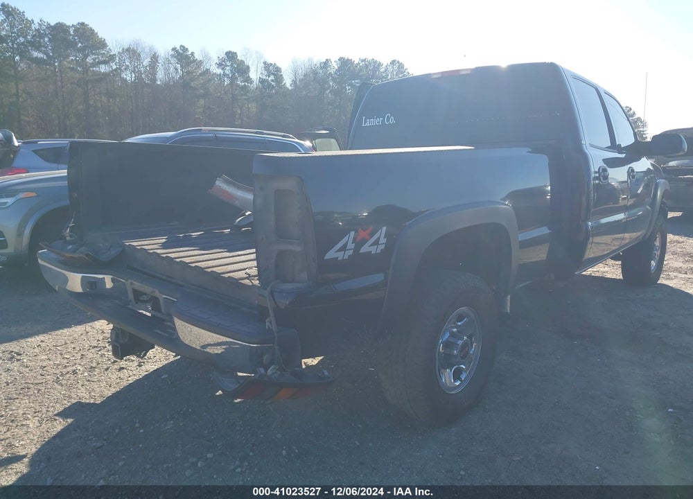 2005 GMC SIERRA 2500HD SLE VIN: 1GTHK23U05F813902