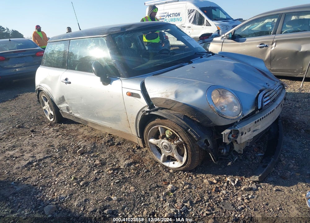 2004 MINI COOPER VIN: WMWRC334X4TJ62329