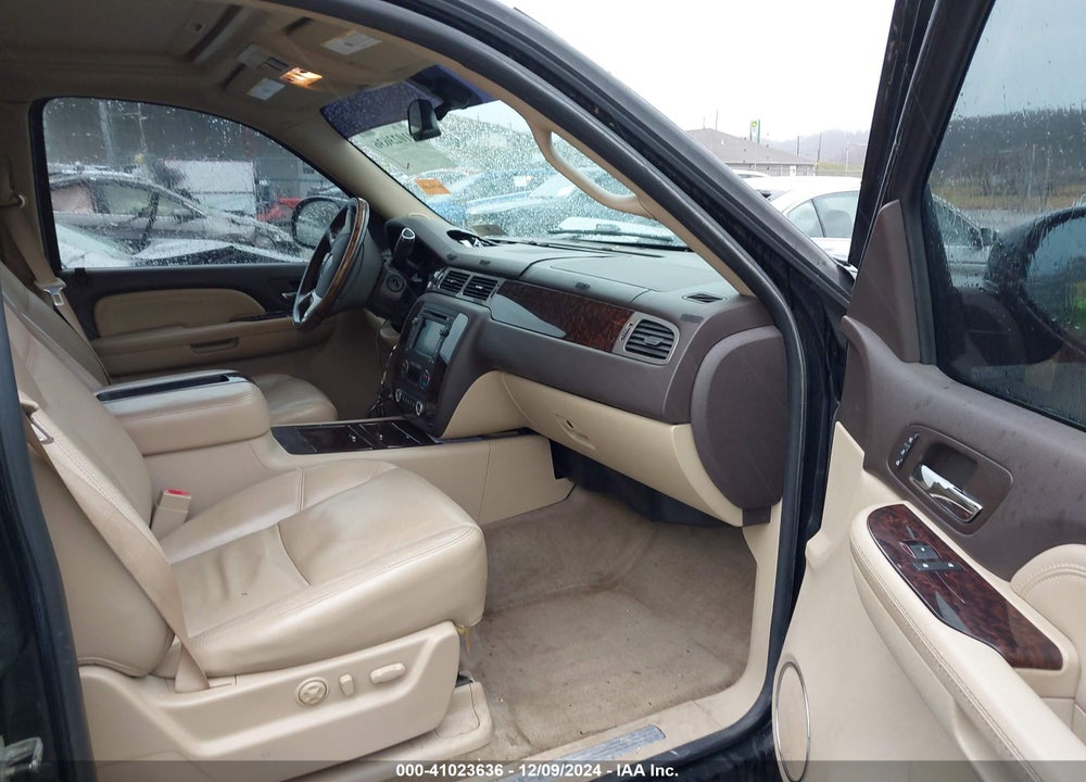 2009 GMC YUKON XL 1500 DENALI VIN: 1GKFK06279R223727