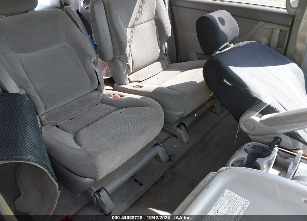 2004 TOYOTA SIENNA LE VIN: 5TDZA23C74S194888