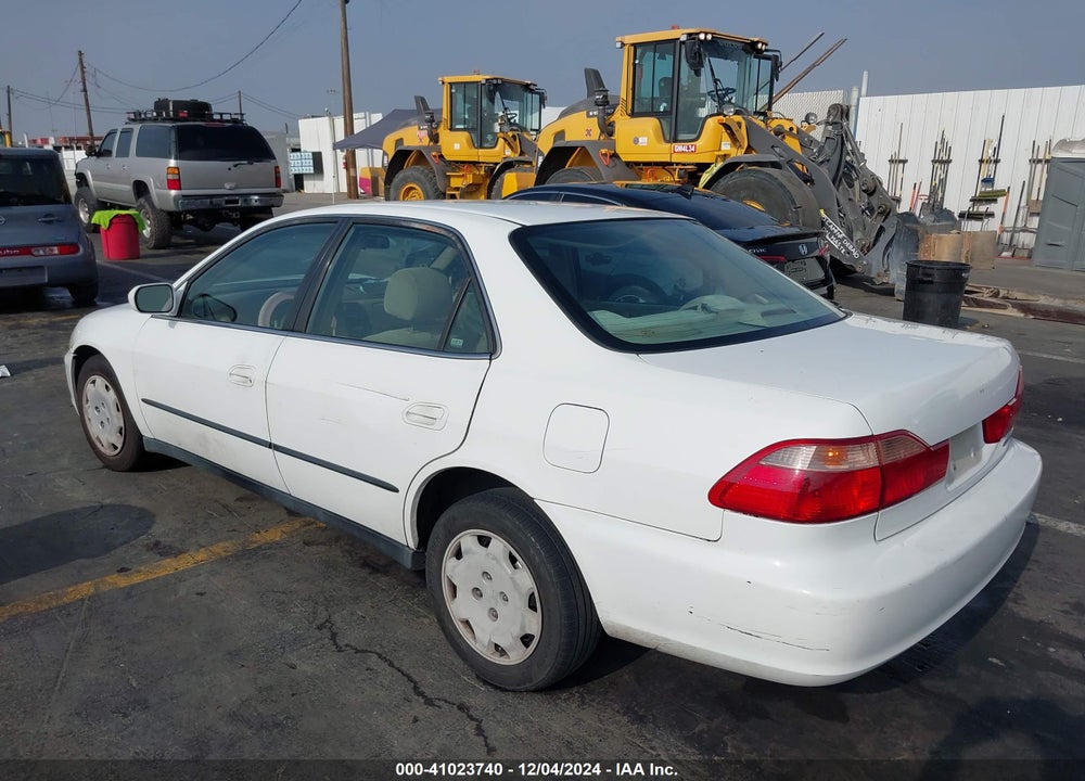 1998 HONDA ACCORD SDN LX VIN: 1HGCG5640WA266137