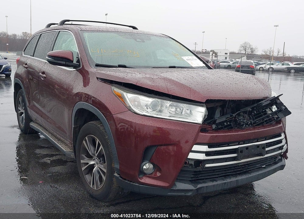2017 TOYOTA HIGHLANDER LE PLUS VIN: 5TDBZRFH3HS481208