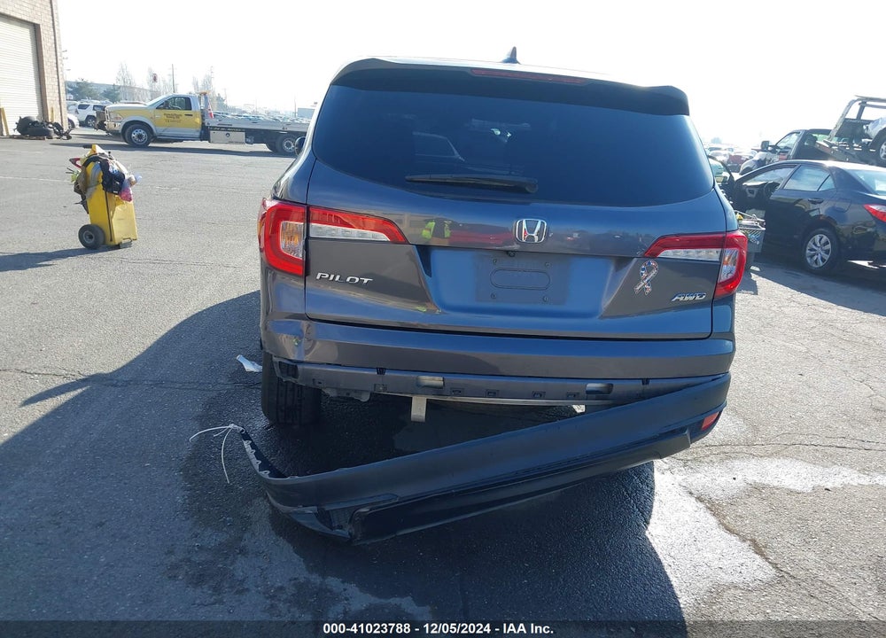 2020 HONDA PILOT AWD LX VIN: 5FNYF6H10LB001561