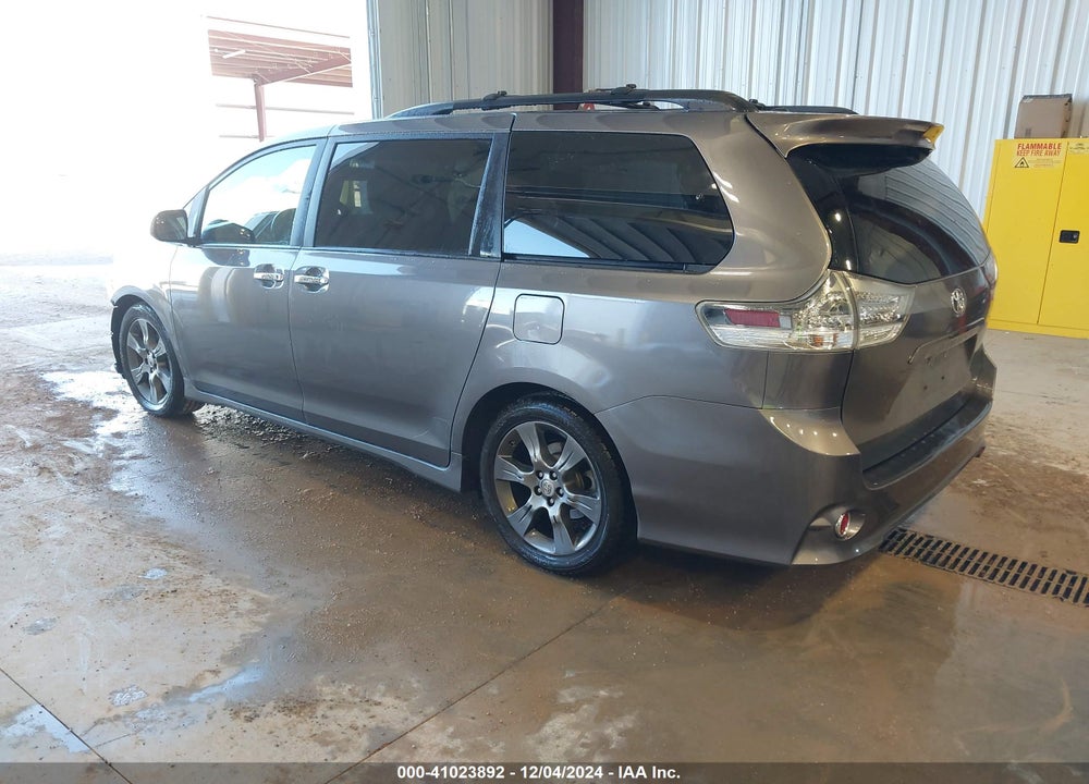 2015 TOYOTA SIENNA SE 8 PASSENGER VIN: 5TDXK3DC3FS685311