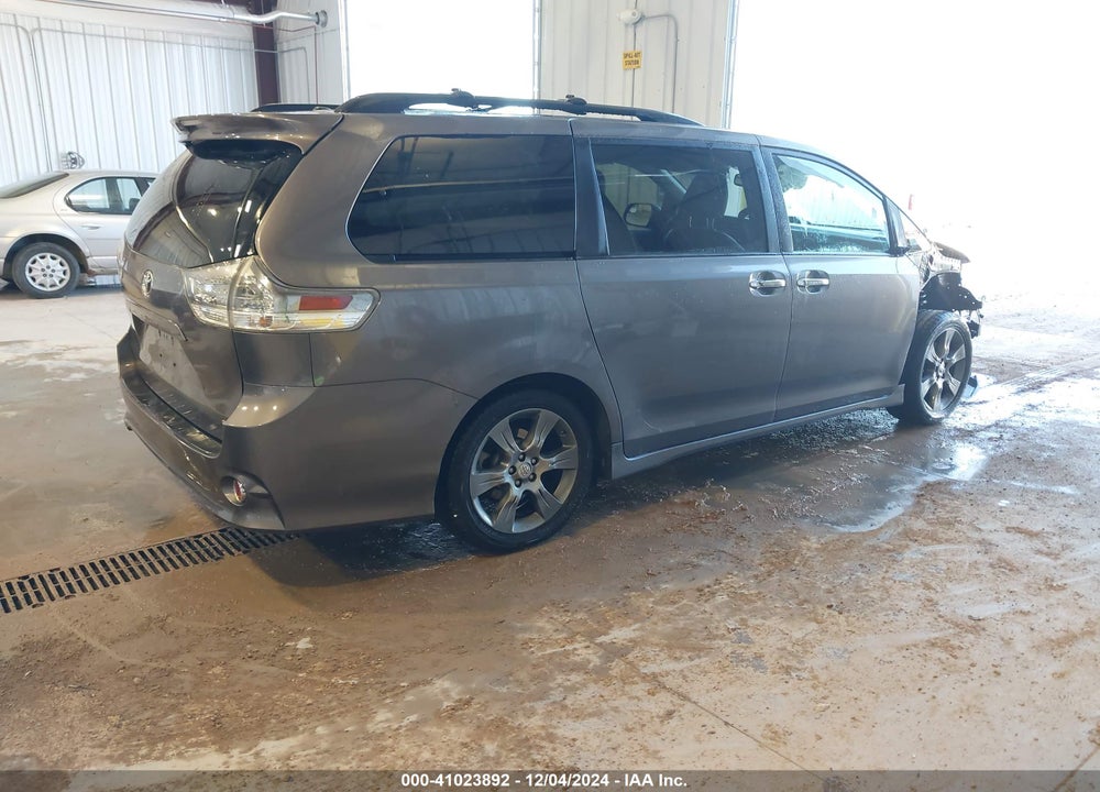 2015 TOYOTA SIENNA SE 8 PASSENGER VIN: 5TDXK3DC3FS685311