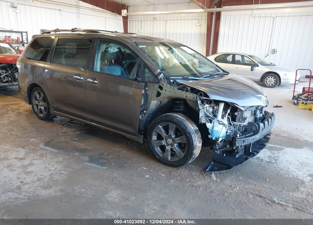 2015 TOYOTA SIENNA SE 8 PASSENGER VIN: 5TDXK3DC3FS685311