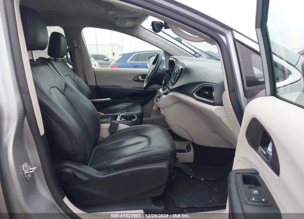 2019 CHRYSLER PACIFICA TOURING L VIN: 2C4RC1BG8KR583036