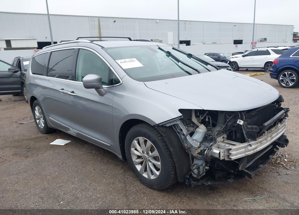 2019 CHRYSLER PACIFICA TOURING L VIN: 2C4RC1BG8KR583036