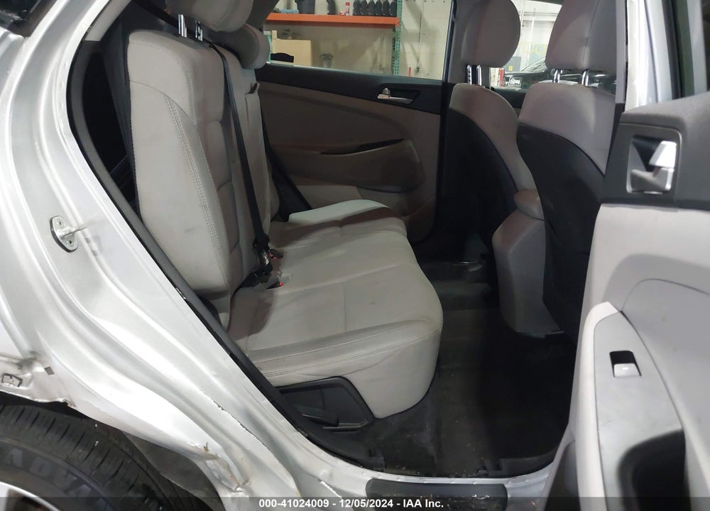 2019 HYUNDAI TUCSON SE VIN: KM8J23A43KU051677