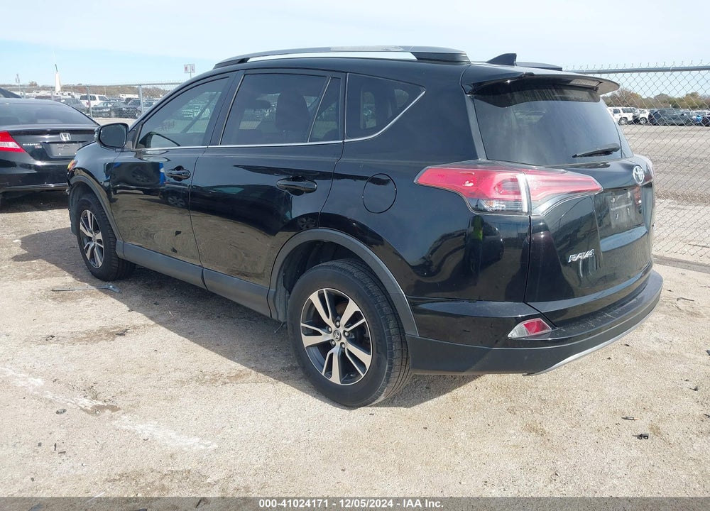 2018 TOYOTA RAV4 XLE VIN: 2T3WFREV8JW503788