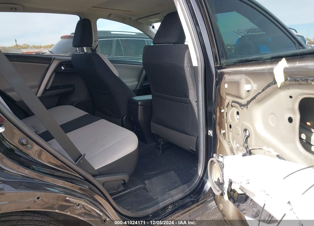 2018 TOYOTA RAV4 XLE VIN: 2T3WFREV8JW503788