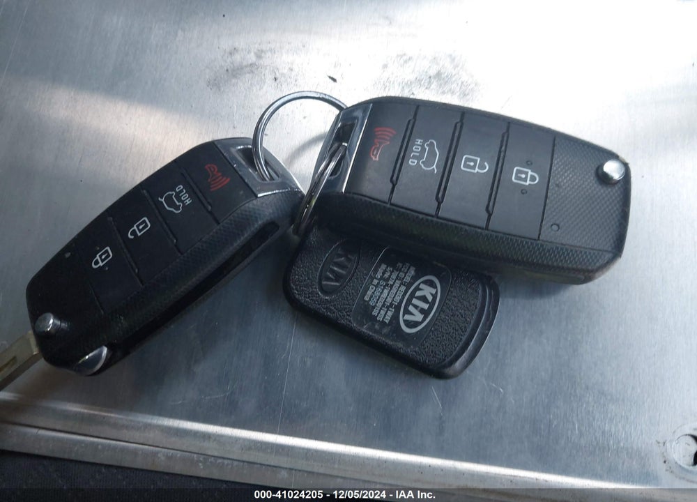 2018 KIA SORENTO 2.4L LX VIN: 5XYPGDA36JG358323