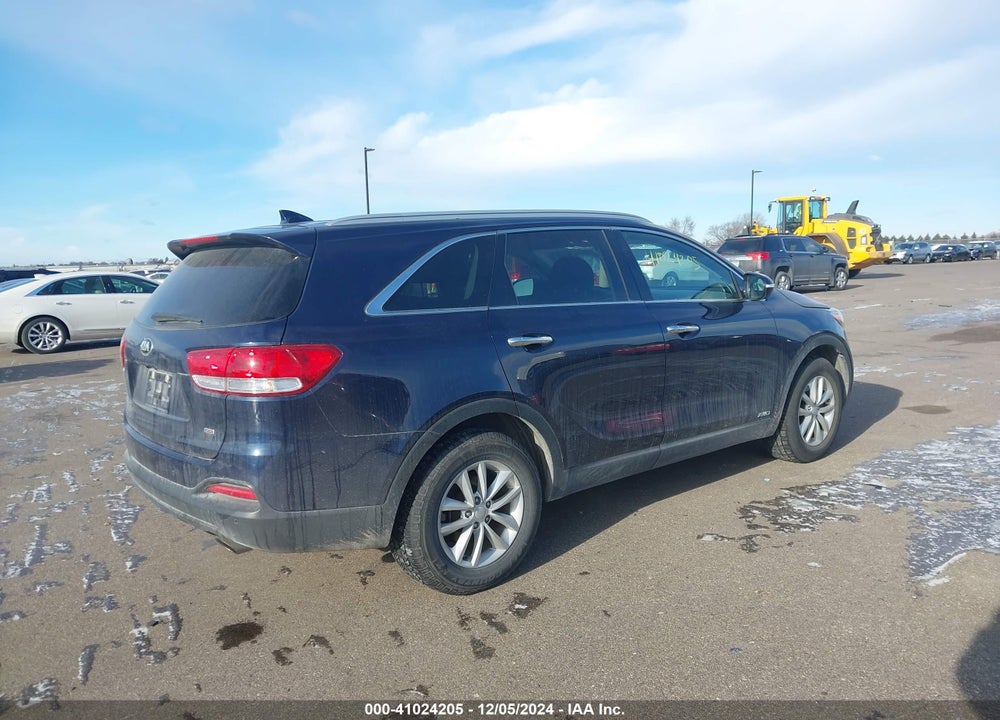 2018 KIA SORENTO 2.4L LX VIN: 5XYPGDA36JG358323