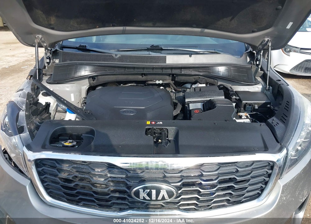 2019 KIA SORENTO 3.3L LX VIN: 5XYPGDA52KG488358