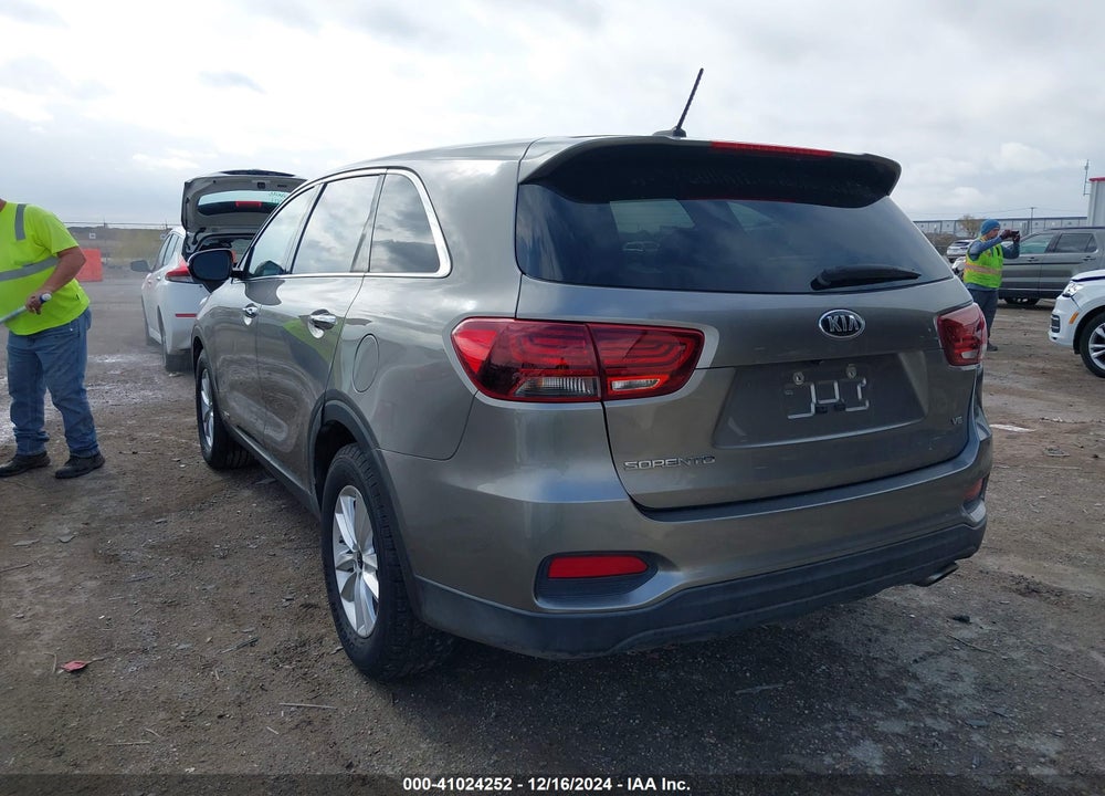 2019 KIA SORENTO 3.3L LX VIN: 5XYPGDA52KG488358