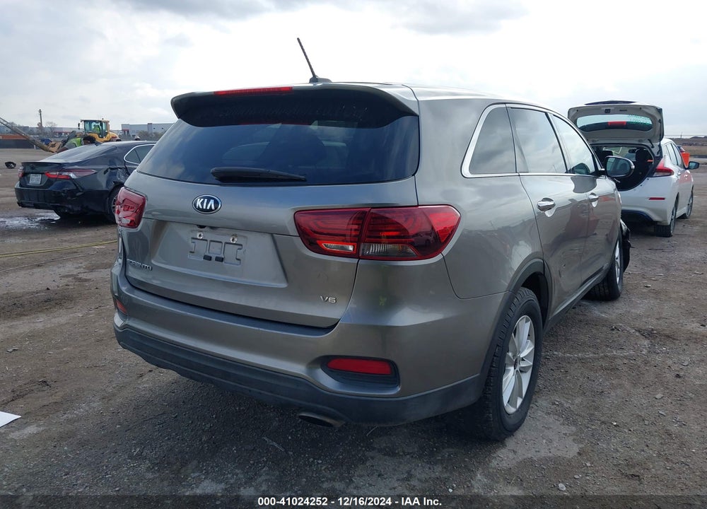 2019 KIA SORENTO 3.3L LX VIN: 5XYPGDA52KG488358