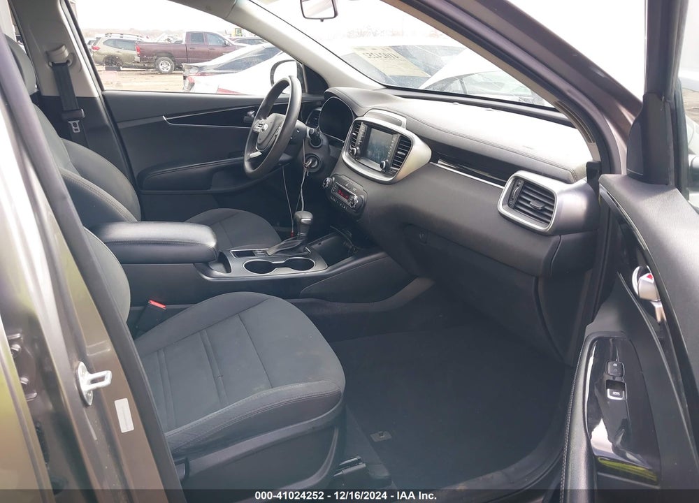 2019 KIA SORENTO 3.3L LX VIN: 5XYPGDA52KG488358