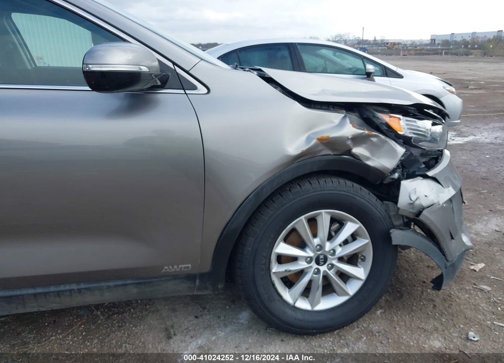 2019 KIA SORENTO 3.3L LX VIN: 5XYPGDA52KG488358