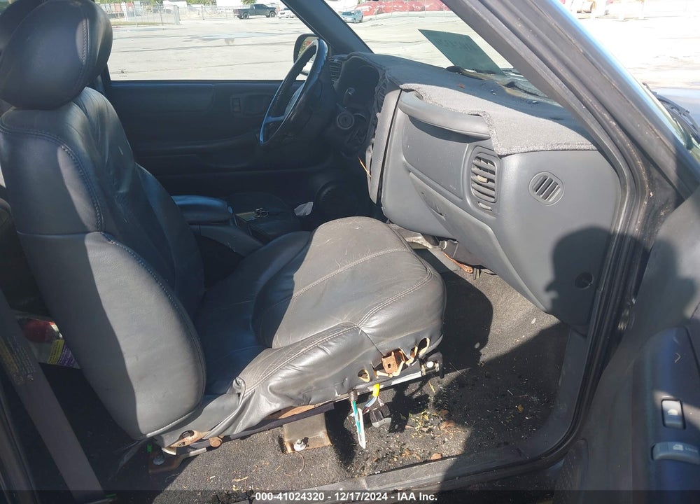2003 CHEVROLET S-10 LS VIN: 1GCDT13X93K127605