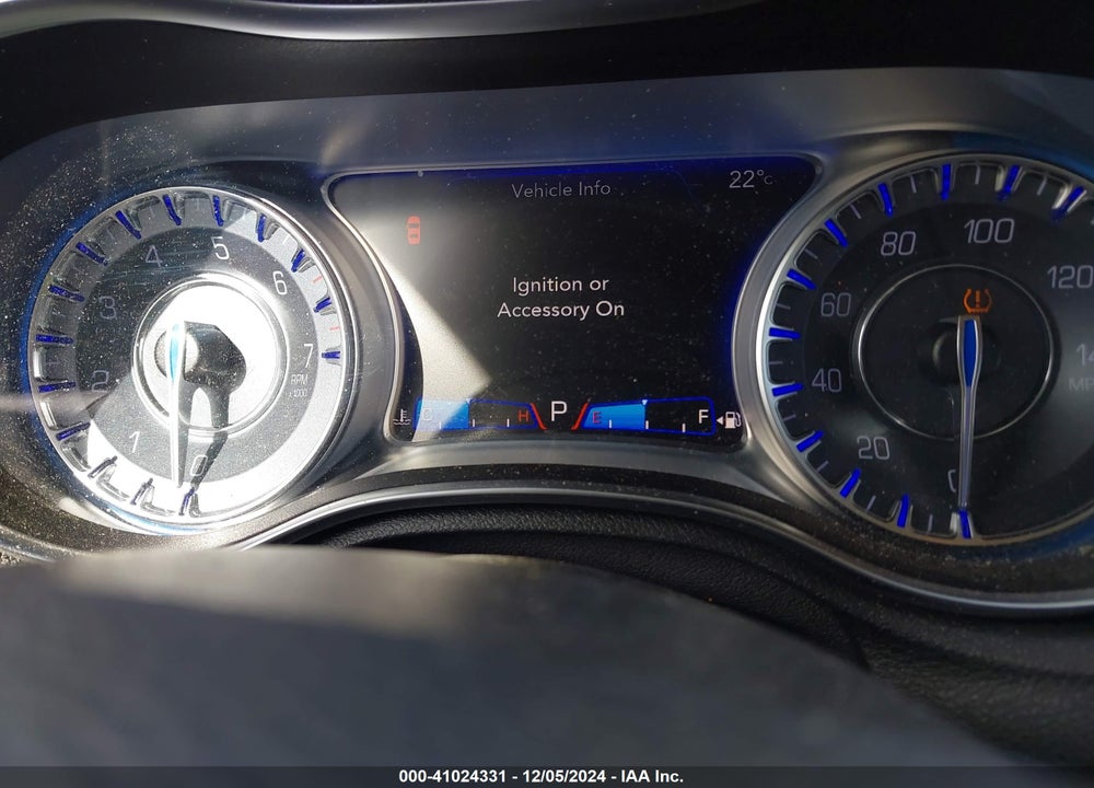 2015 CHRYSLER 300 LIMITED VIN: 2C3CCAAG3FH930201