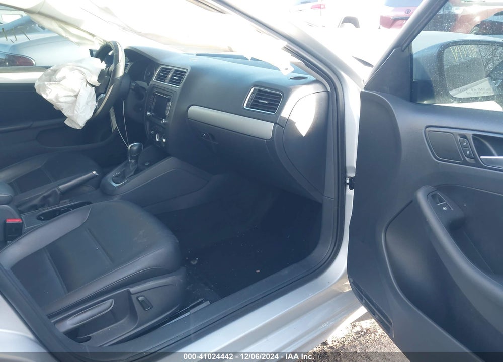 2014 VOLKSWAGEN JETTA 1.8T SE VIN: 3VWD17AJ6EM419874