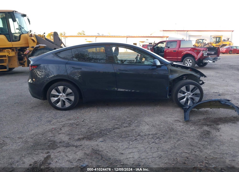 2024 TESLA MODEL Y LONG RANGE DUAL MOTOR ALL-WHEEL DRIVE VIN: 7SAYGDEEXRA227639