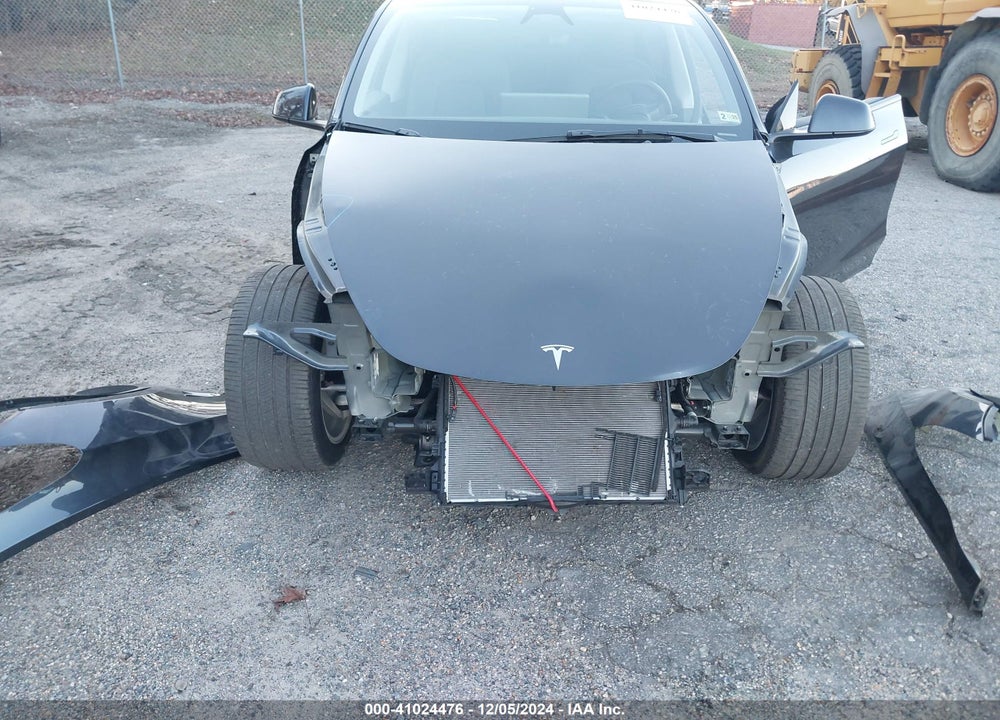 2024 TESLA MODEL Y LONG RANGE DUAL MOTOR ALL-WHEEL DRIVE VIN: 7SAYGDEEXRA227639