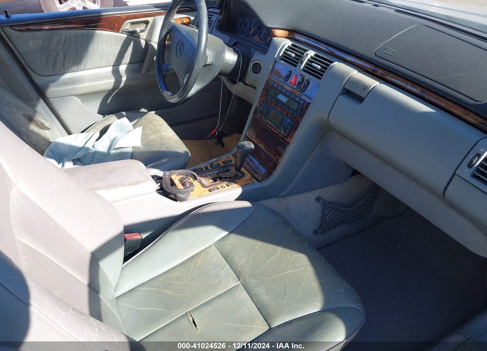 1999 MERCEDES-BENZ E 320 VIN: WDBJF65HXXA906907