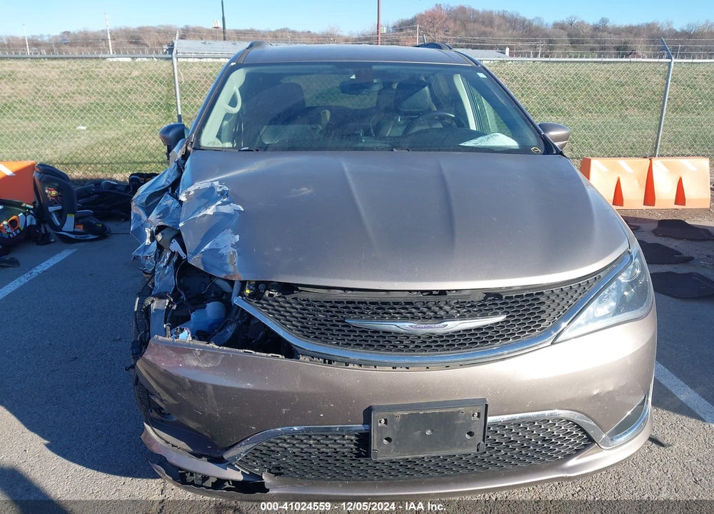 2017 CHRYSLER PACIFICA TOURING L VIN: 2C4RC1BG5HR794946