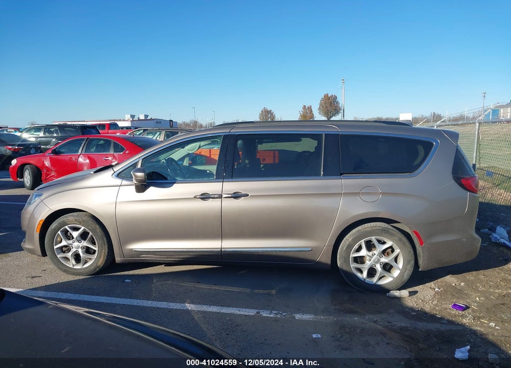 2017 CHRYSLER PACIFICA TOURING L VIN: 2C4RC1BG5HR794946