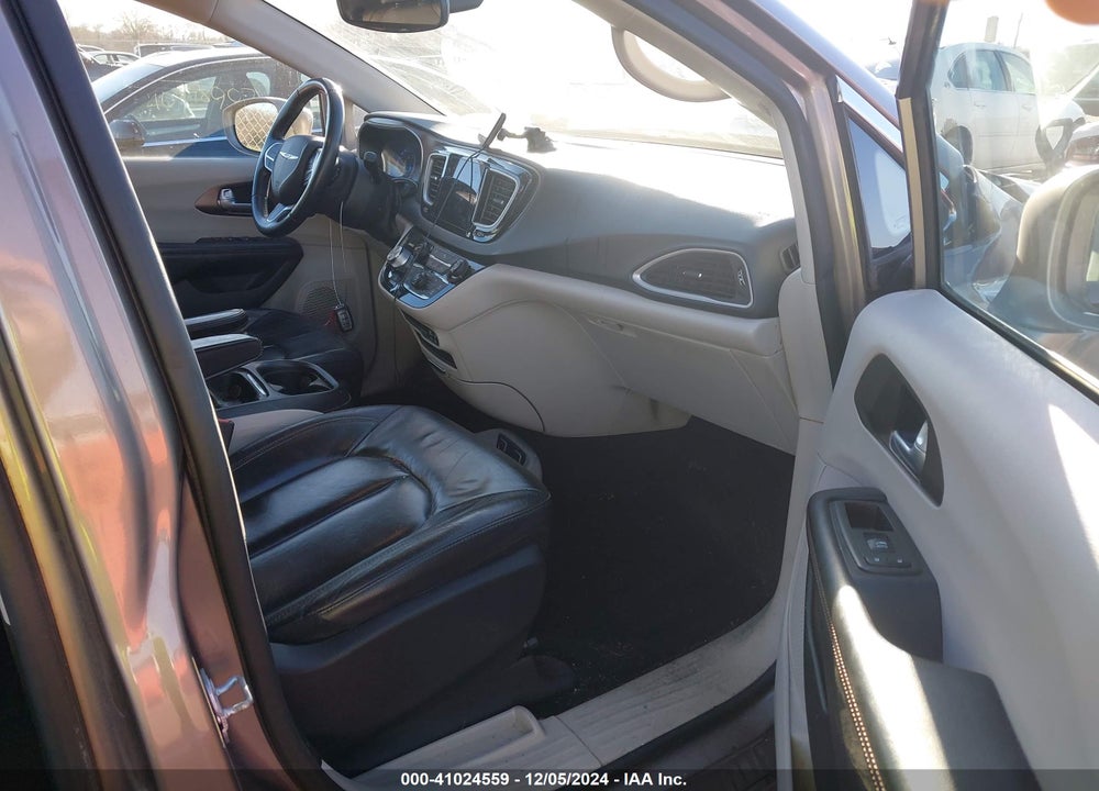 2017 CHRYSLER PACIFICA TOURING L VIN: 2C4RC1BG5HR794946