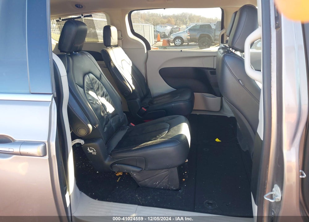 2017 CHRYSLER PACIFICA TOURING L VIN: 2C4RC1BG5HR794946