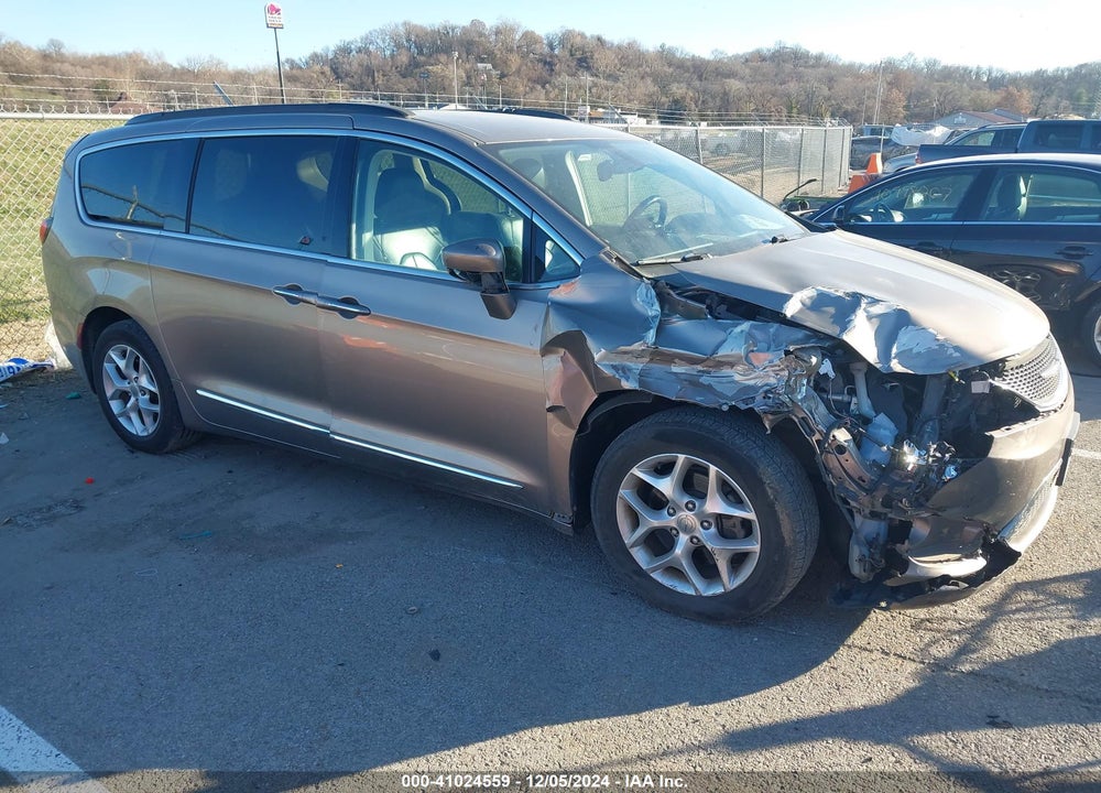 2017 CHRYSLER PACIFICA TOURING L VIN: 2C4RC1BG5HR794946