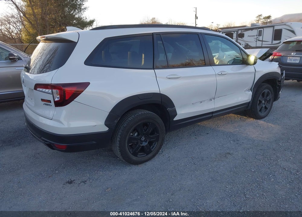 2022 HONDA PILOT AWD TRAILSPORT VIN: 5FNYF6H80NB082612