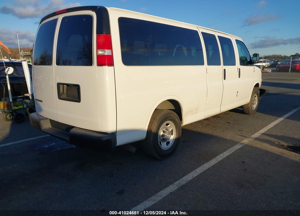 2017 CHEVROLET EXPRESS 3500 LS VIN: 1GAZGNFF6H1158403