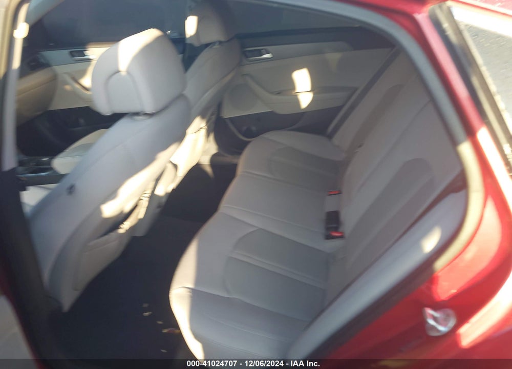 2015 HYUNDAI SONATA SE VIN: 5NPE24AF9FH001721