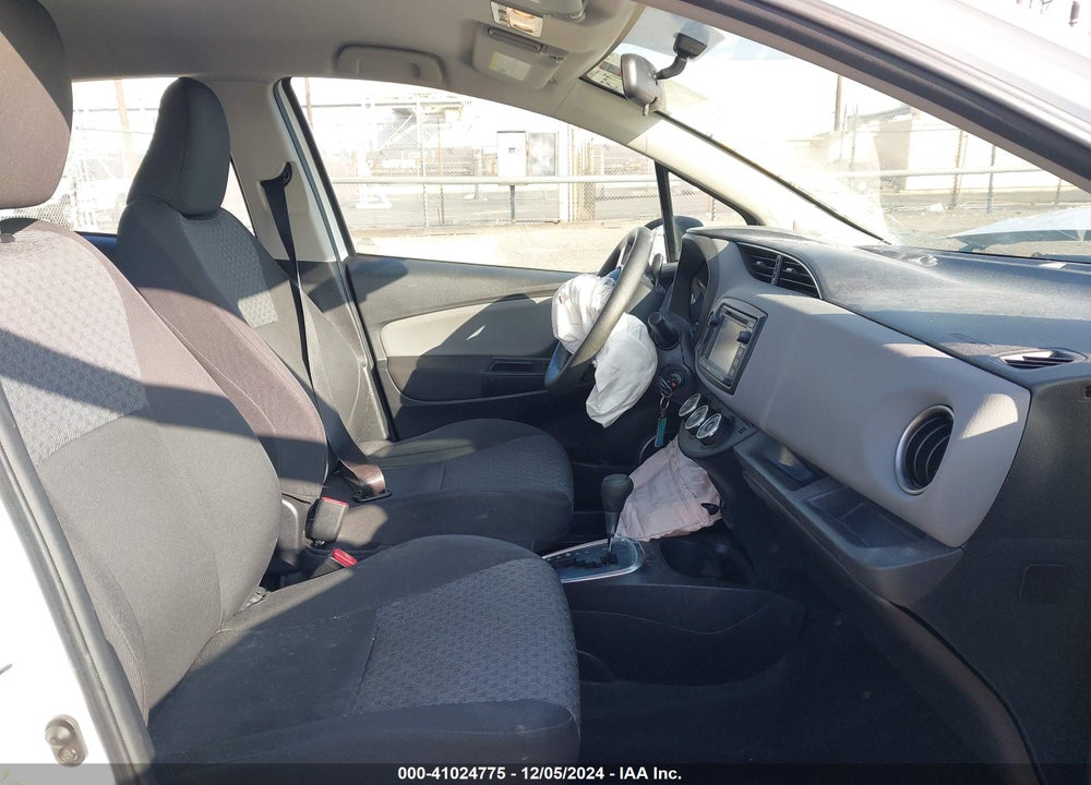 2015 TOYOTA YARIS LE VIN: VNKKTUD33FA038425